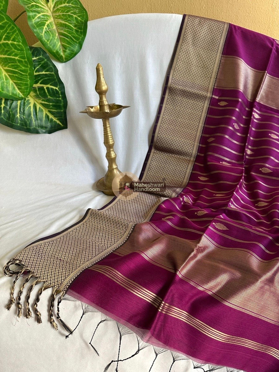 Maheshwari Magenta Resham Thread Butti Saree 013