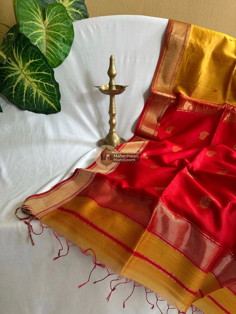 Mustard Yellow Butta Pallu Zari Border Maheshwari Saree 02