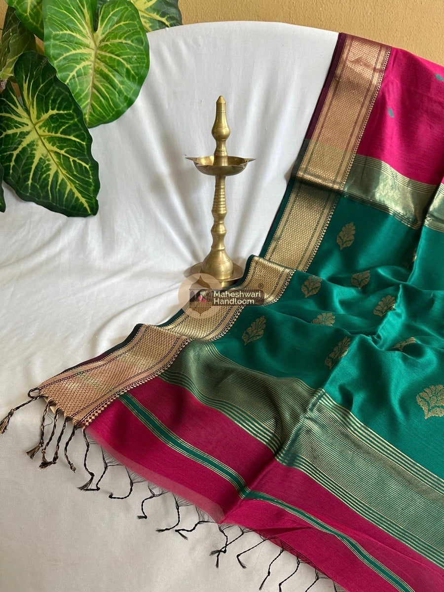 Magenta Butta Pallu Zari Border Maheshwari Saree 018