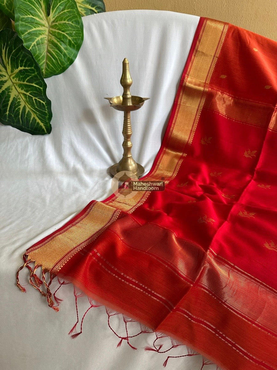 Rust Butta Pallu Zari Border Maheshwari Saree 04