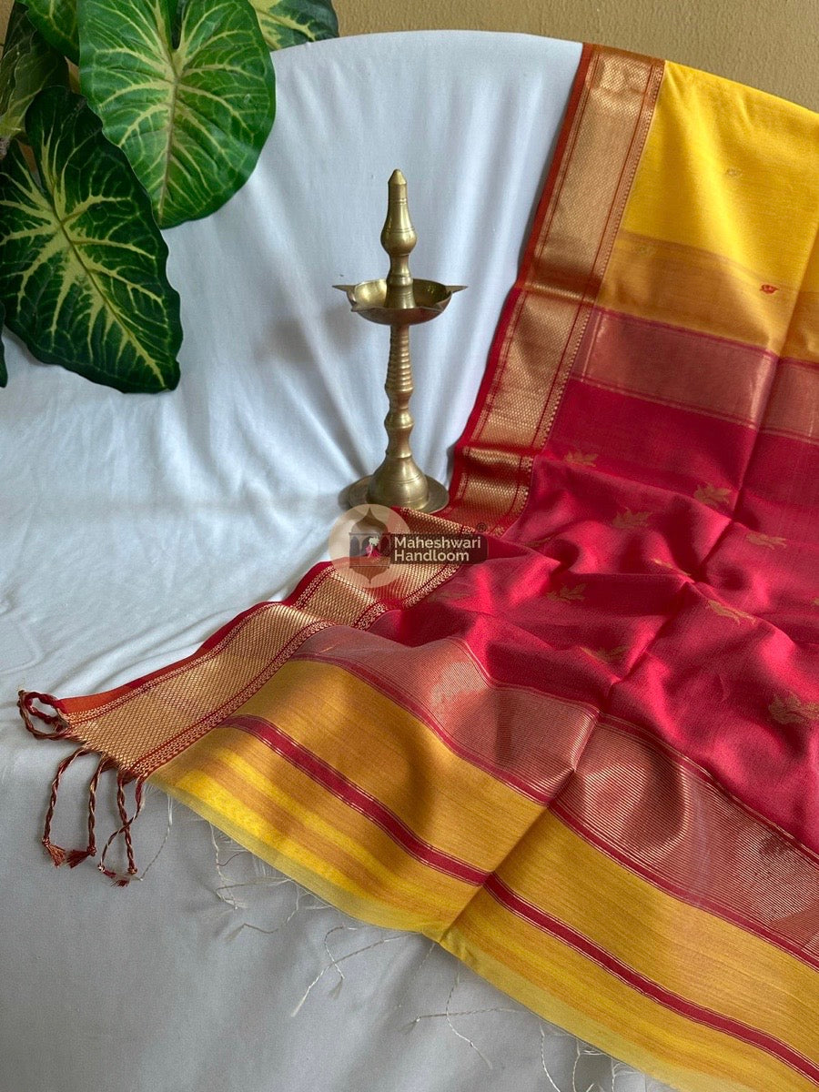 Yellow Butta Pallu Zari Border Maheshwari Saree 019