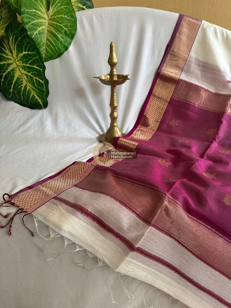 White Butta Pallu Zari Border Maheshwari Saree 011