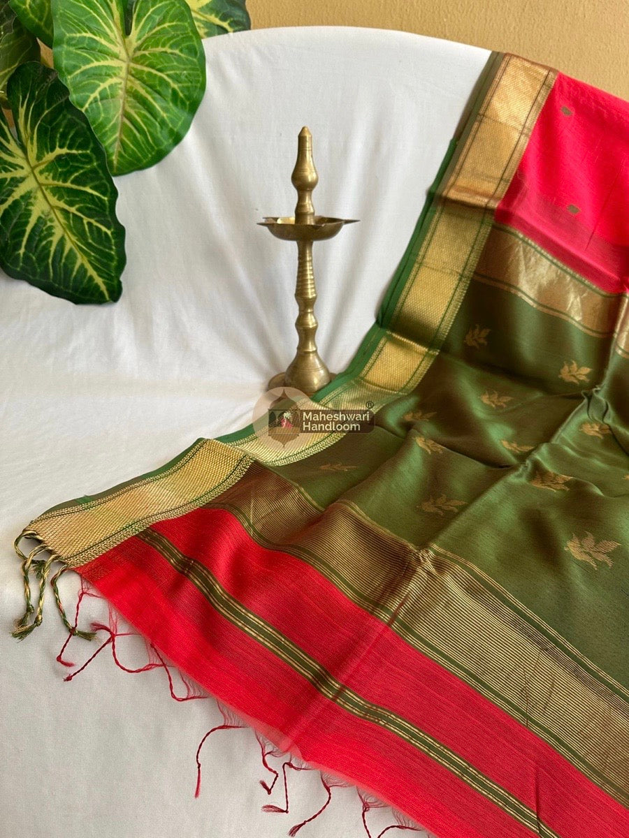 Fuchsia Pink Butta Pallu Zari Border Maheshwari Saree 016