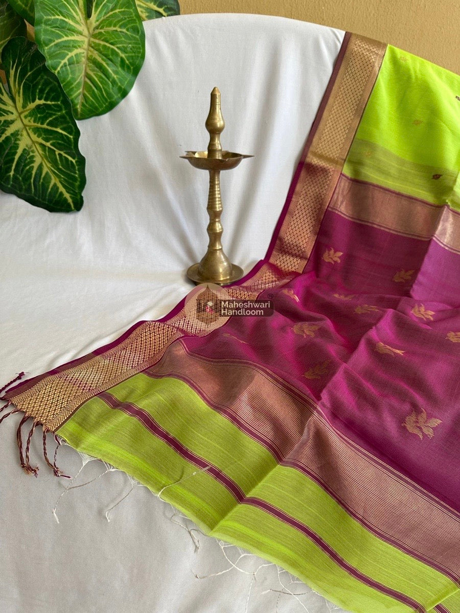 Parrot Green Butta Pallu Zari Border Maheshwari Saree 021