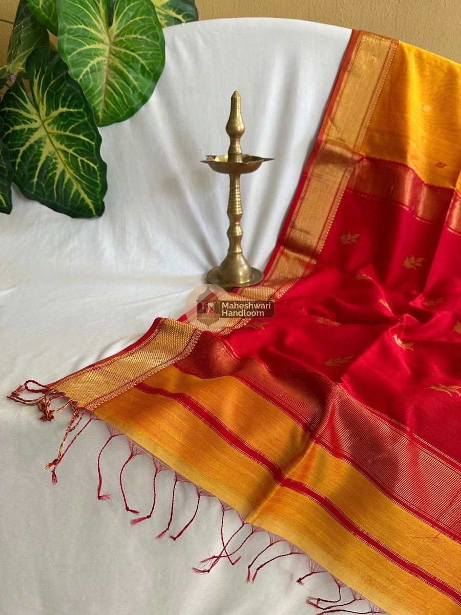 Mustard Yellow Butta Pallu Zari Border Maheshwari Saree 010