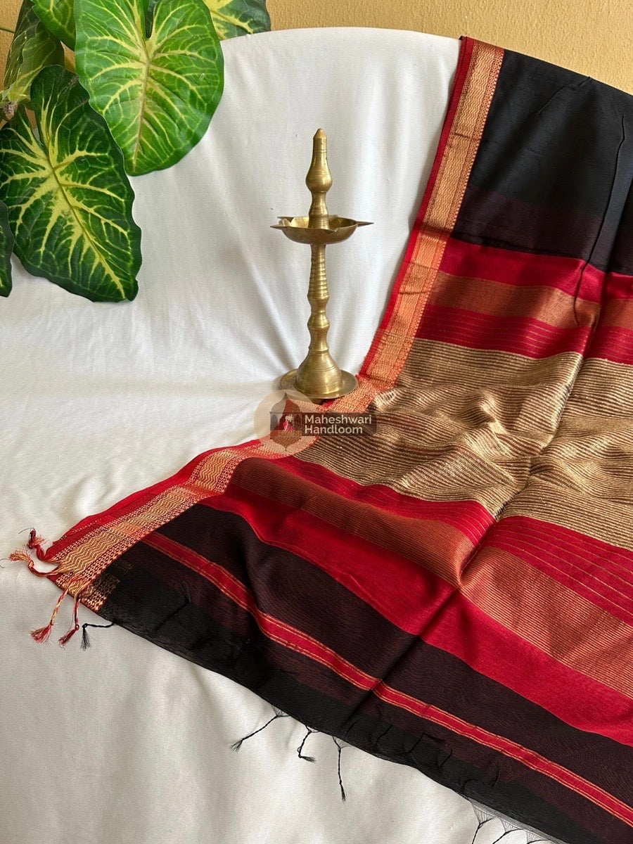 Maheshwari Black Gicha Pallu Saree 019