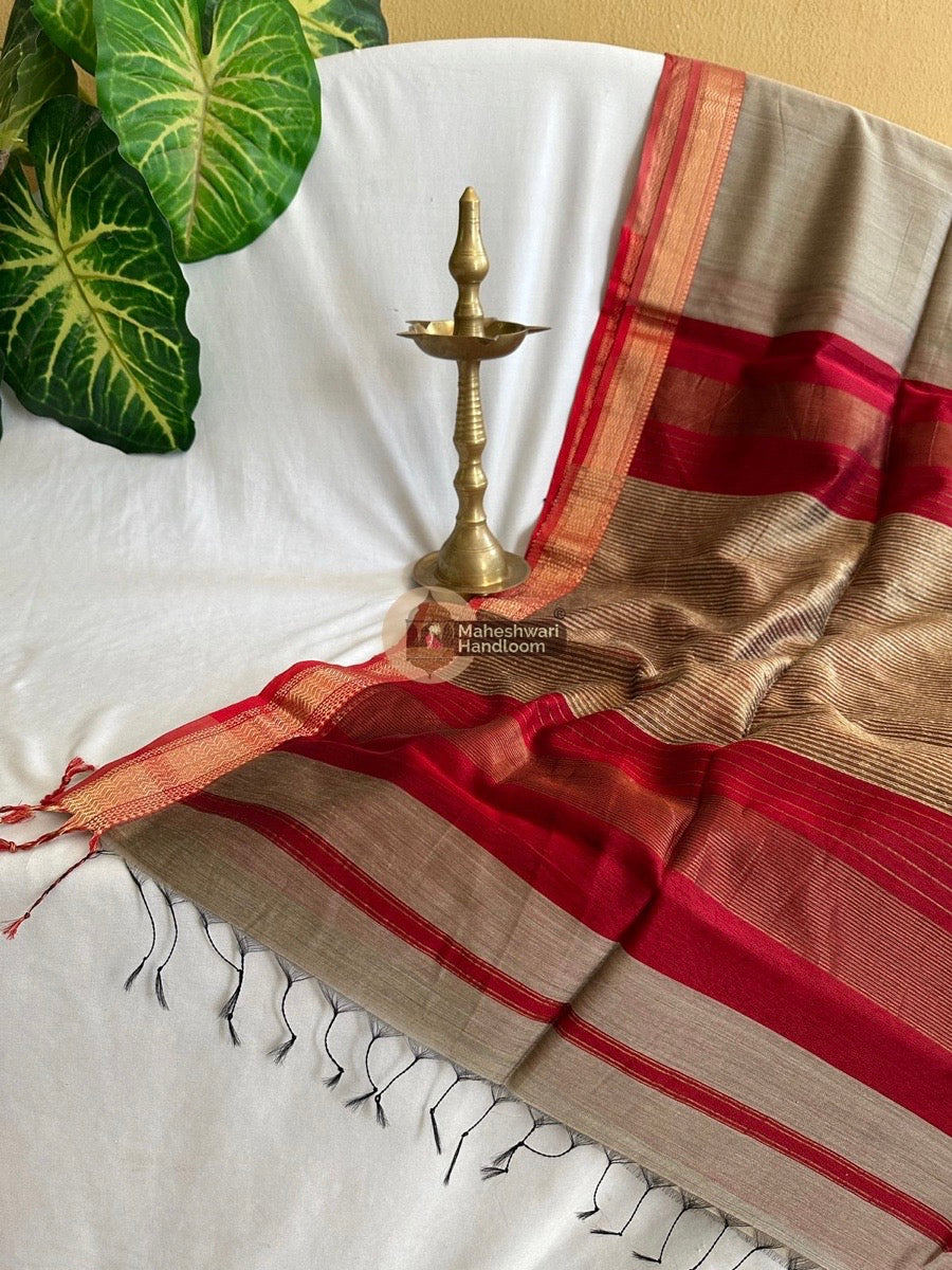 Maheshwari Beige Gicha Pallu Saree 03
