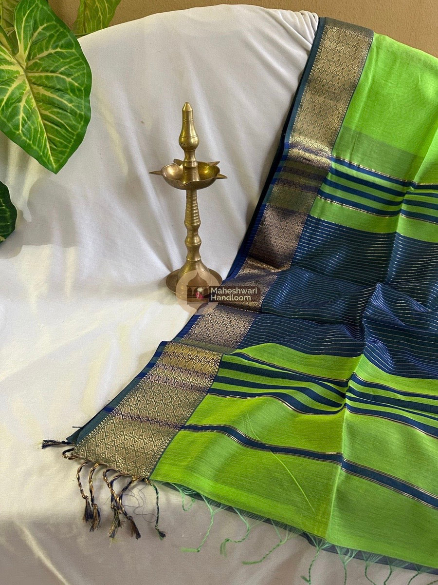 Maheshwari Parrot Green Zari Diamond Border Saree 02