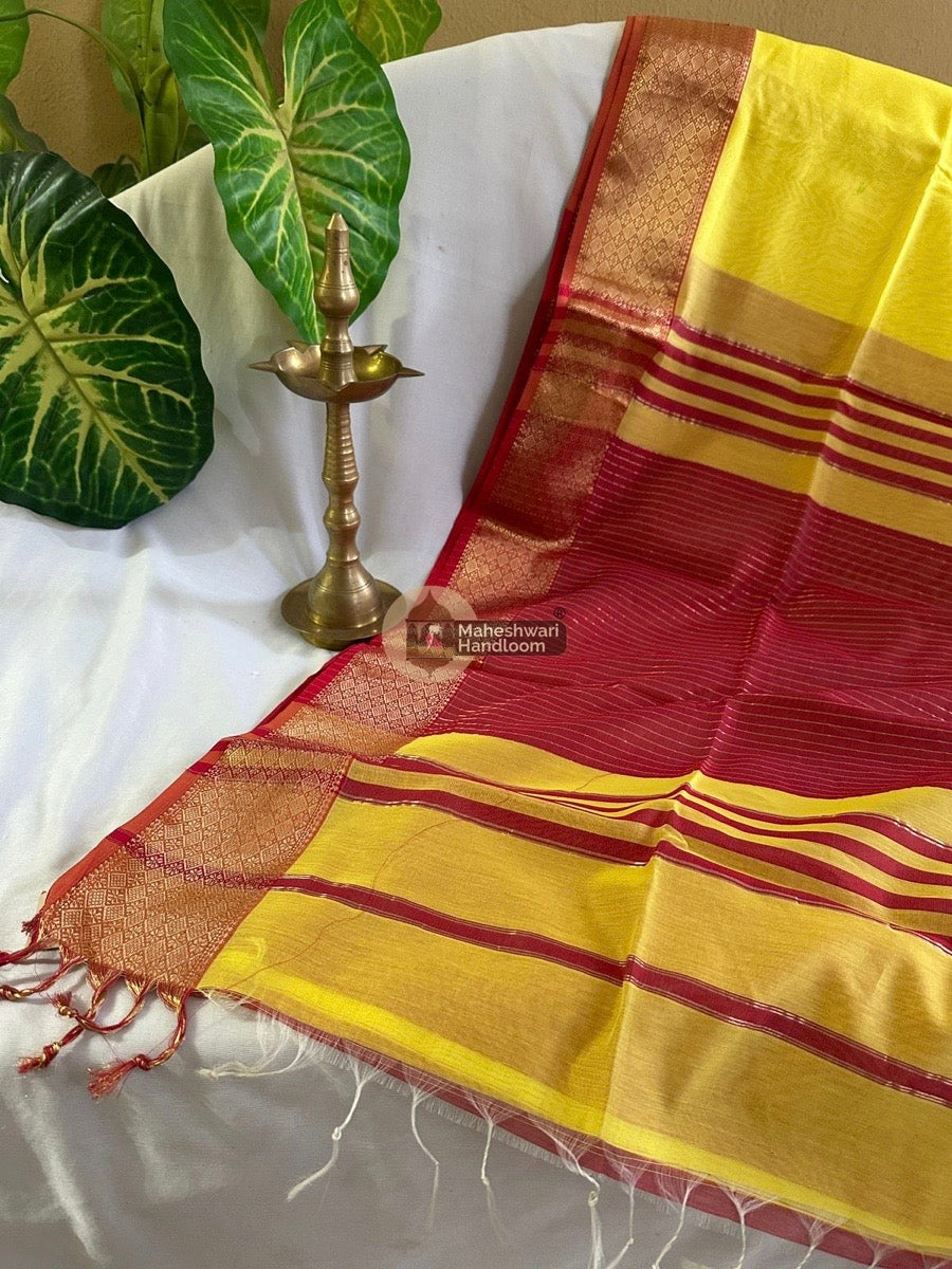 Maheshwari Yellow Zari Diamond Border Saree 03