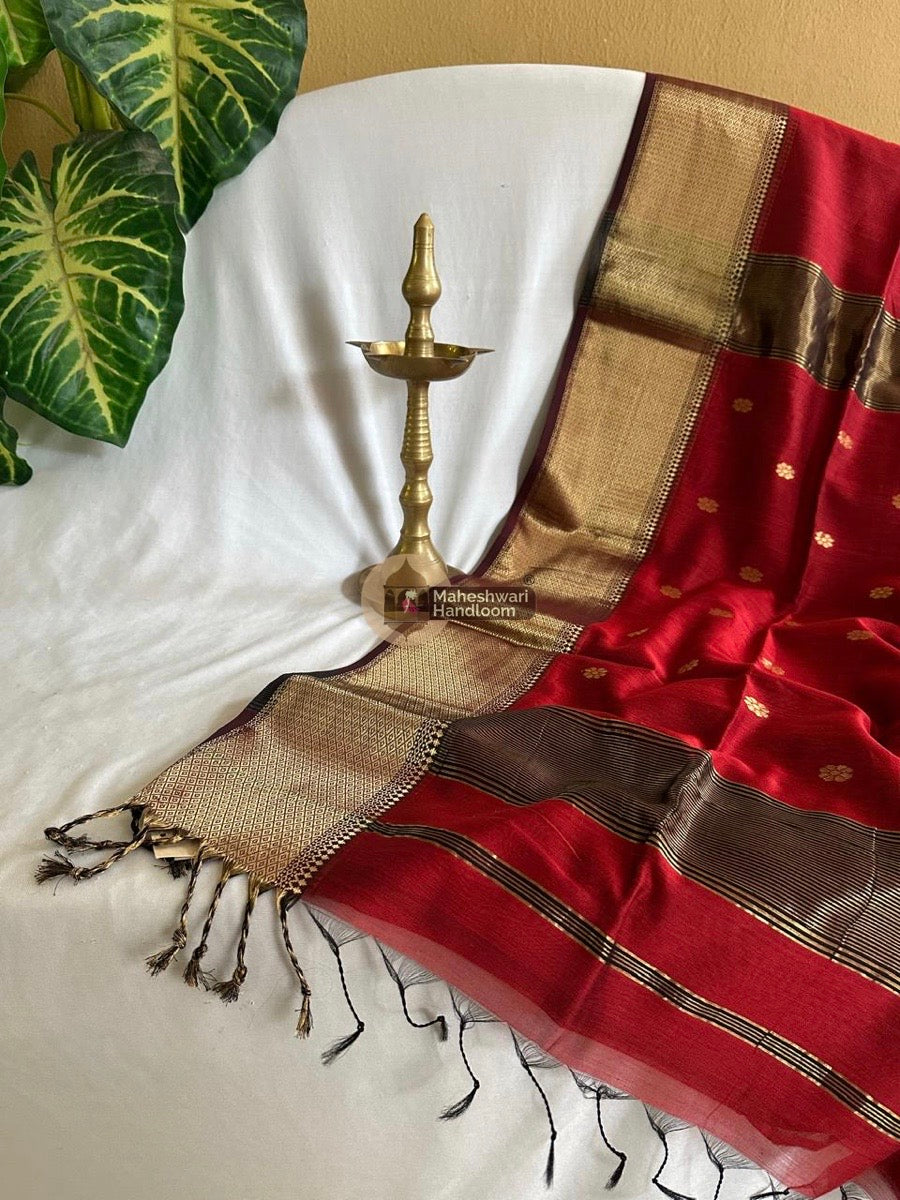 Maheshwari Red Zari Skirt Butti Saree 035