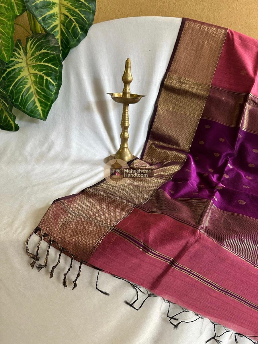 Maheshwari Onion Zari Skirt Butti Saree 021