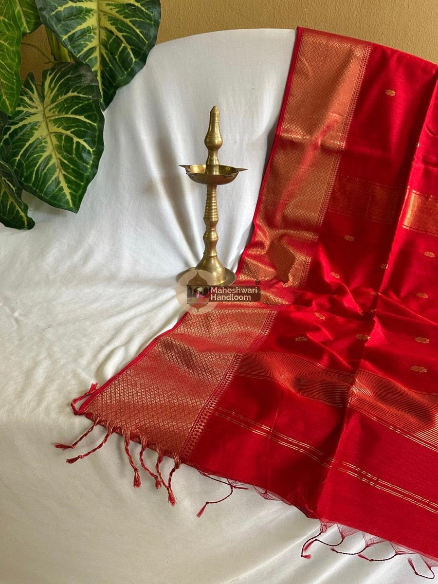 Maheshwari Red Zari Skirt Butti Saree 013