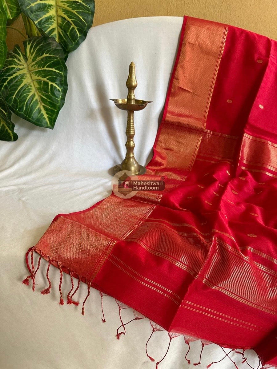 Maheshwari Red Zari Skirt Butti Saree 04