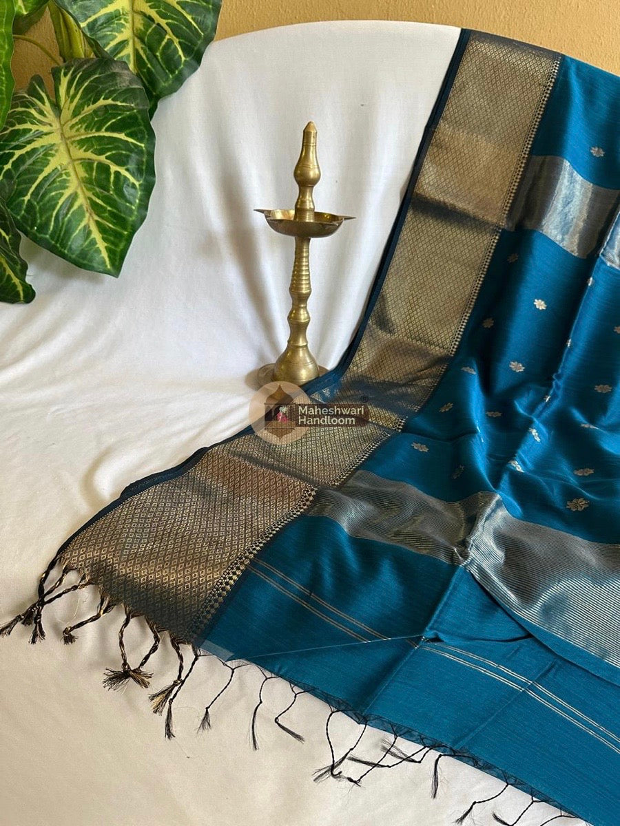 Maheshwari Rama Zari Skirt Butti Saree 023