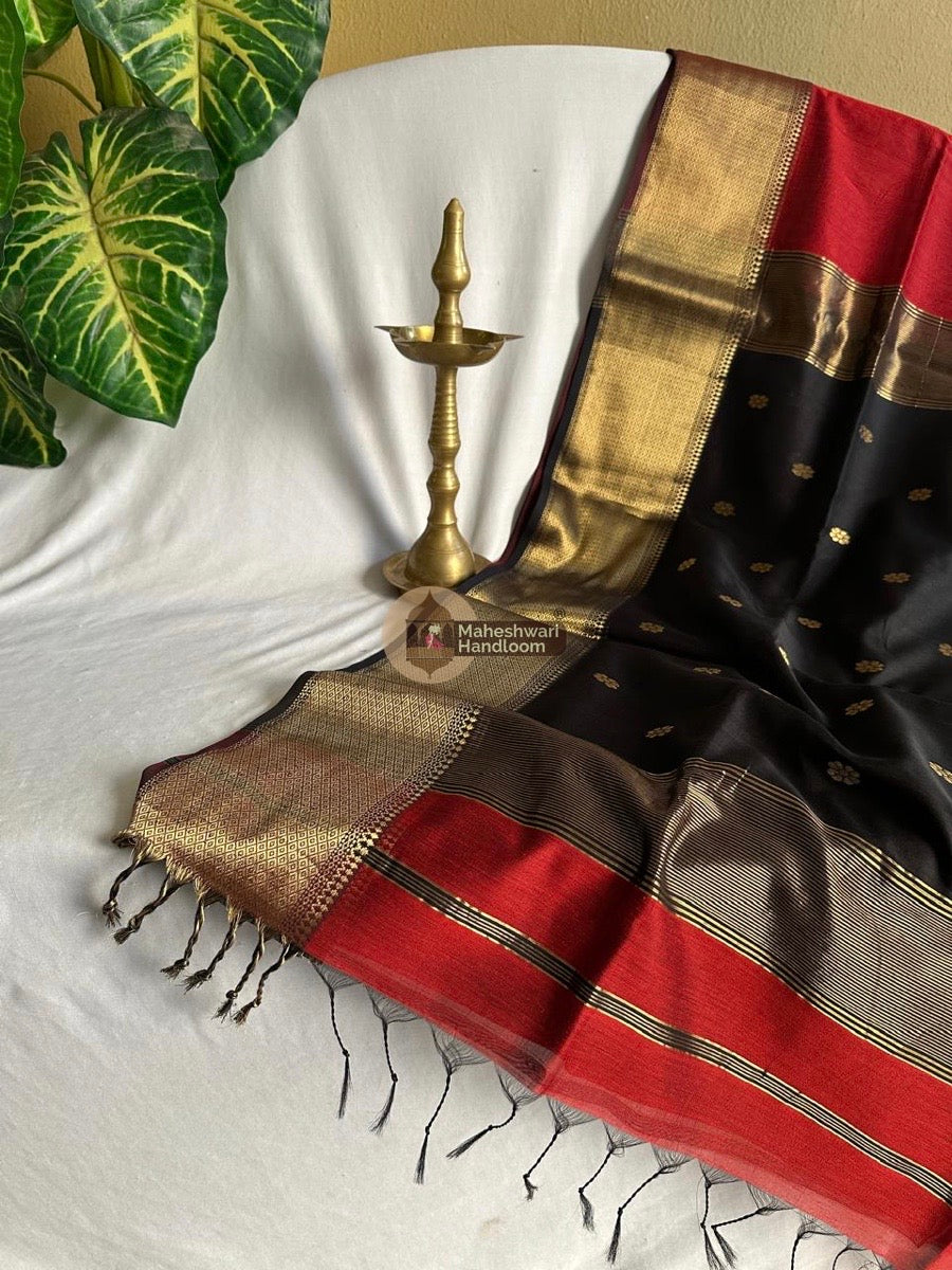 Maheshwari Red Zari Skirt Butti Saree 048