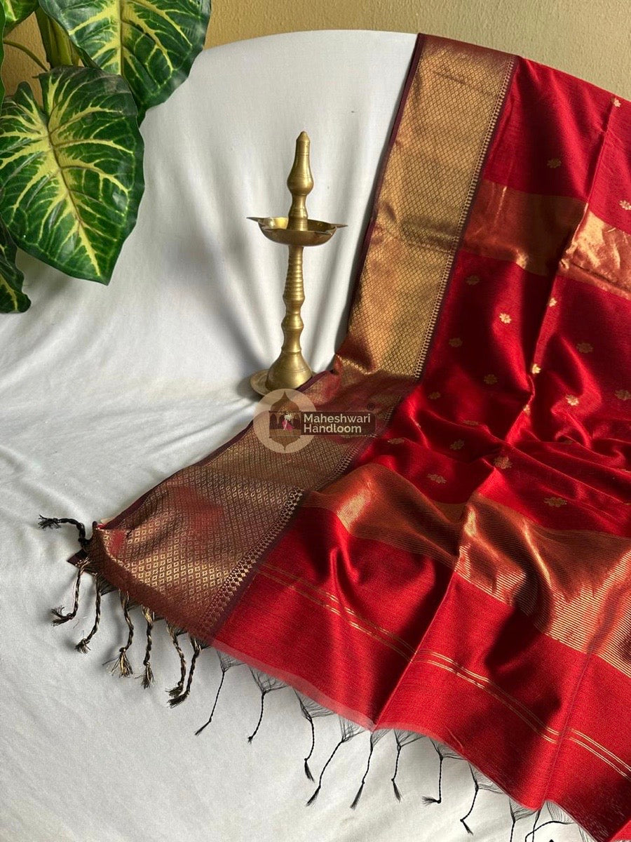 Maheshwari Red Zari Skirt Butti Saree 045