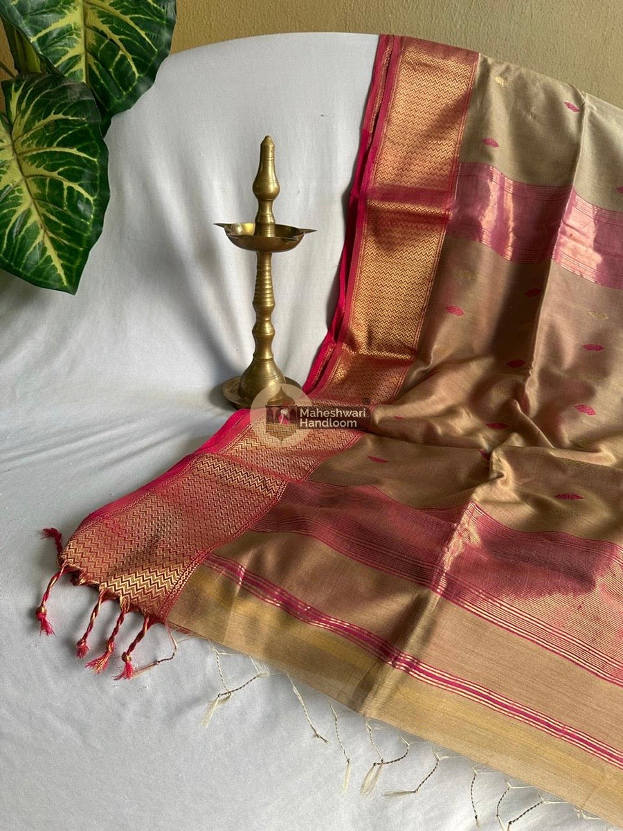 Maheshwari Beige Zari Skirt Butti Saree 07