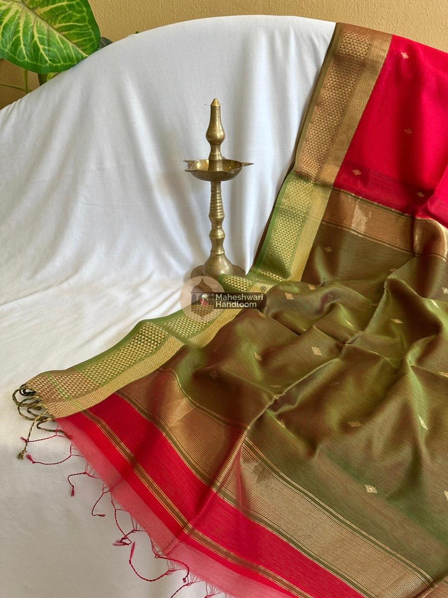 Maheshwari Red Zari Butti Saree 02