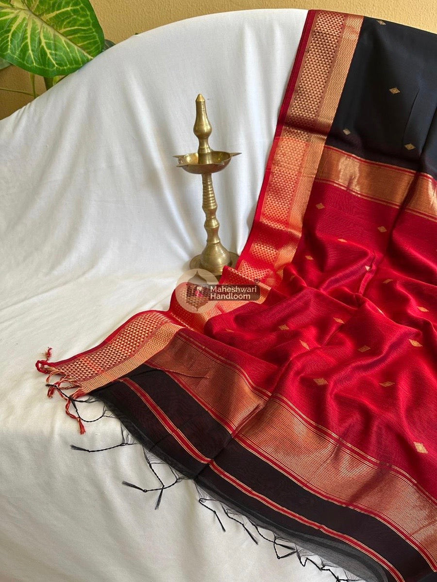 Maheshwari Black Zari Butti Saree 03