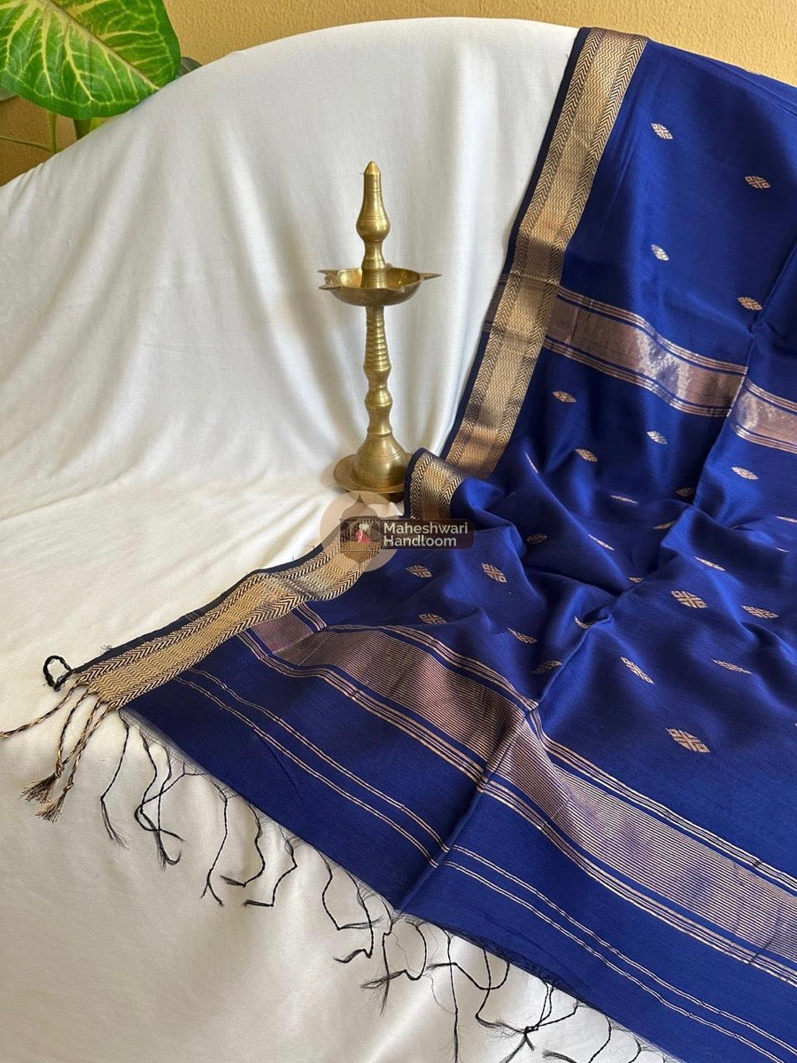 Maheshwari Navy Blue Zari Butti Saree 11