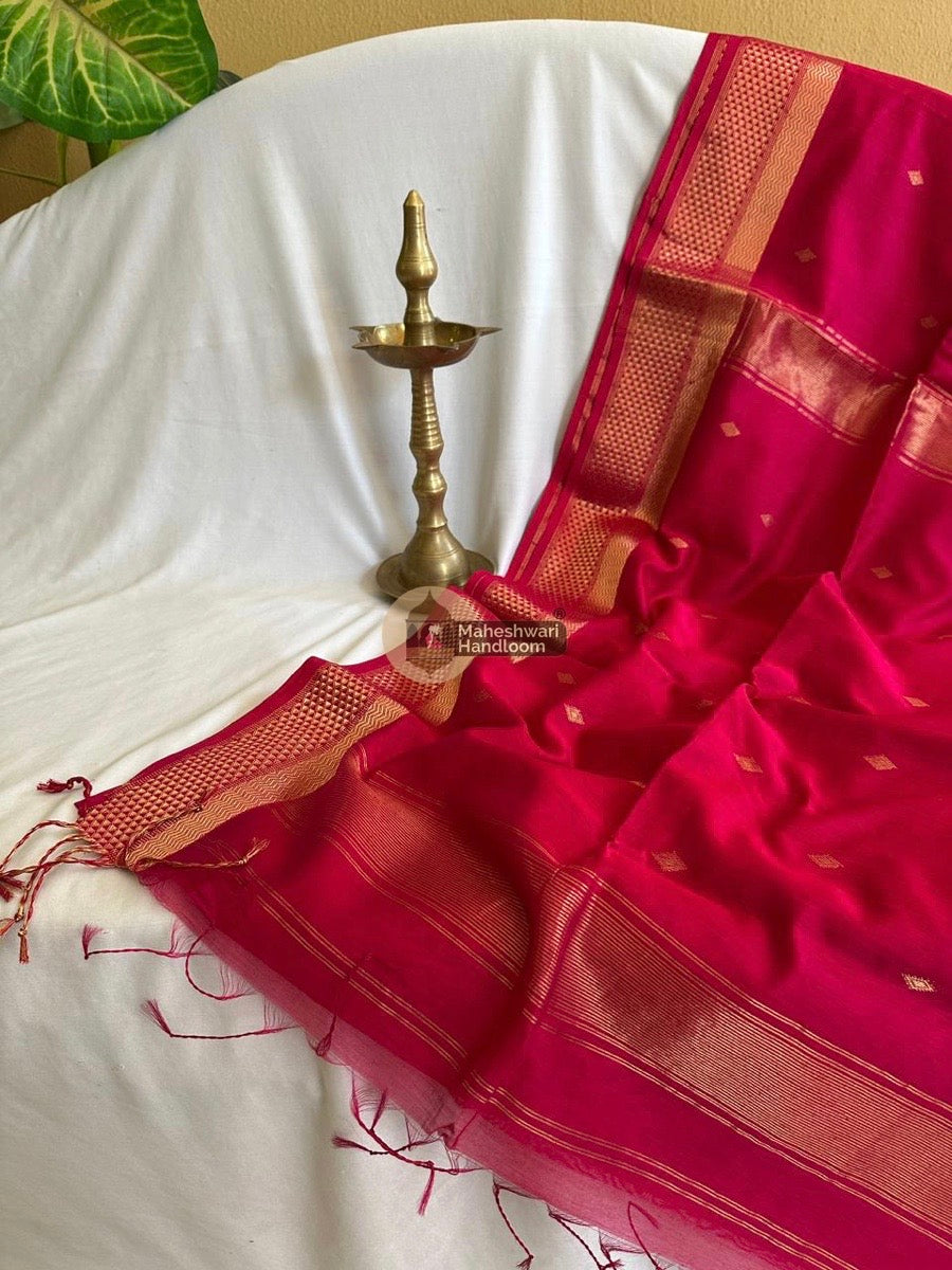 Maheshwari Rani Pink Zari Butti Saree 08