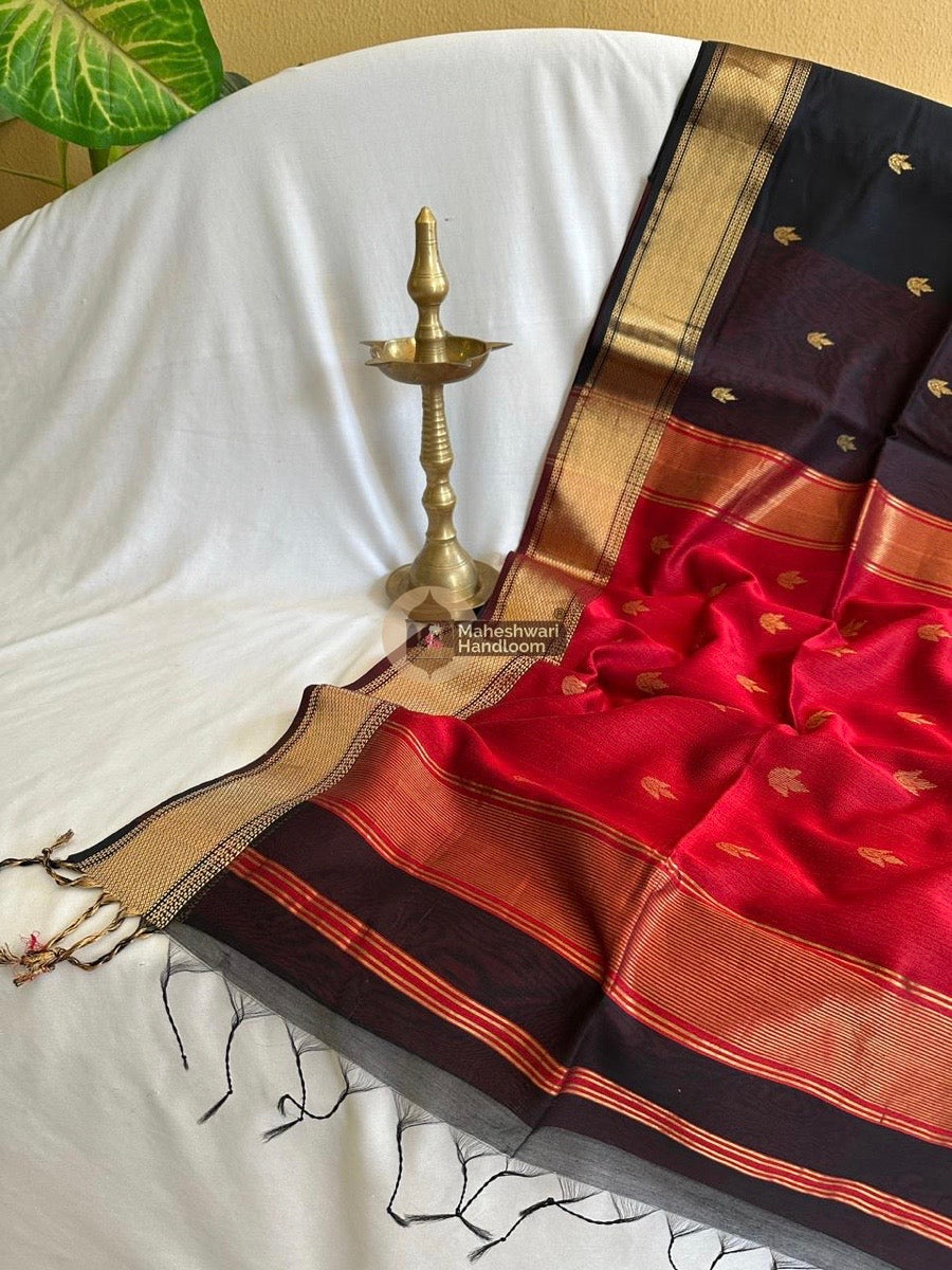 Maheshwari Black Zari Butti Saree 06
