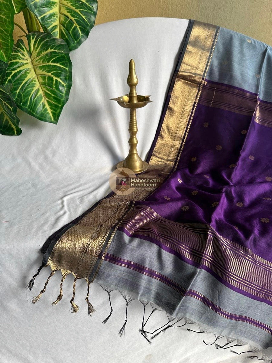 Maheshwari Grey Zari Butti Saree 21