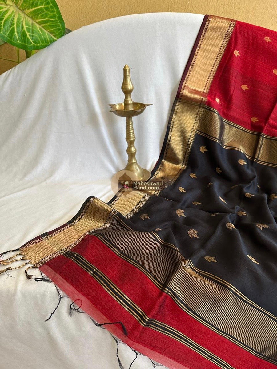 Maheshwari Red Zari Butti Saree 23