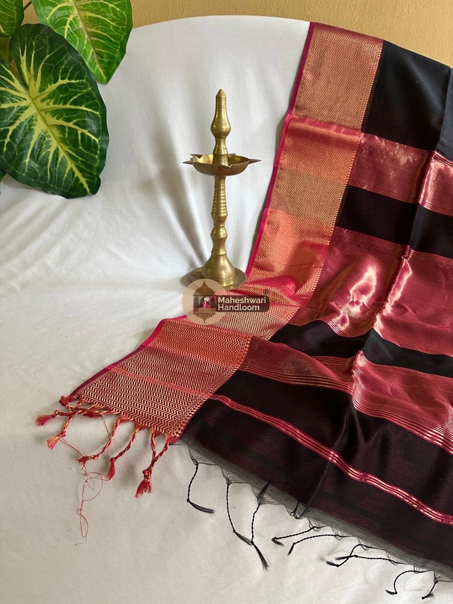 Maheshwari Black Zari Skirt Saree 016
