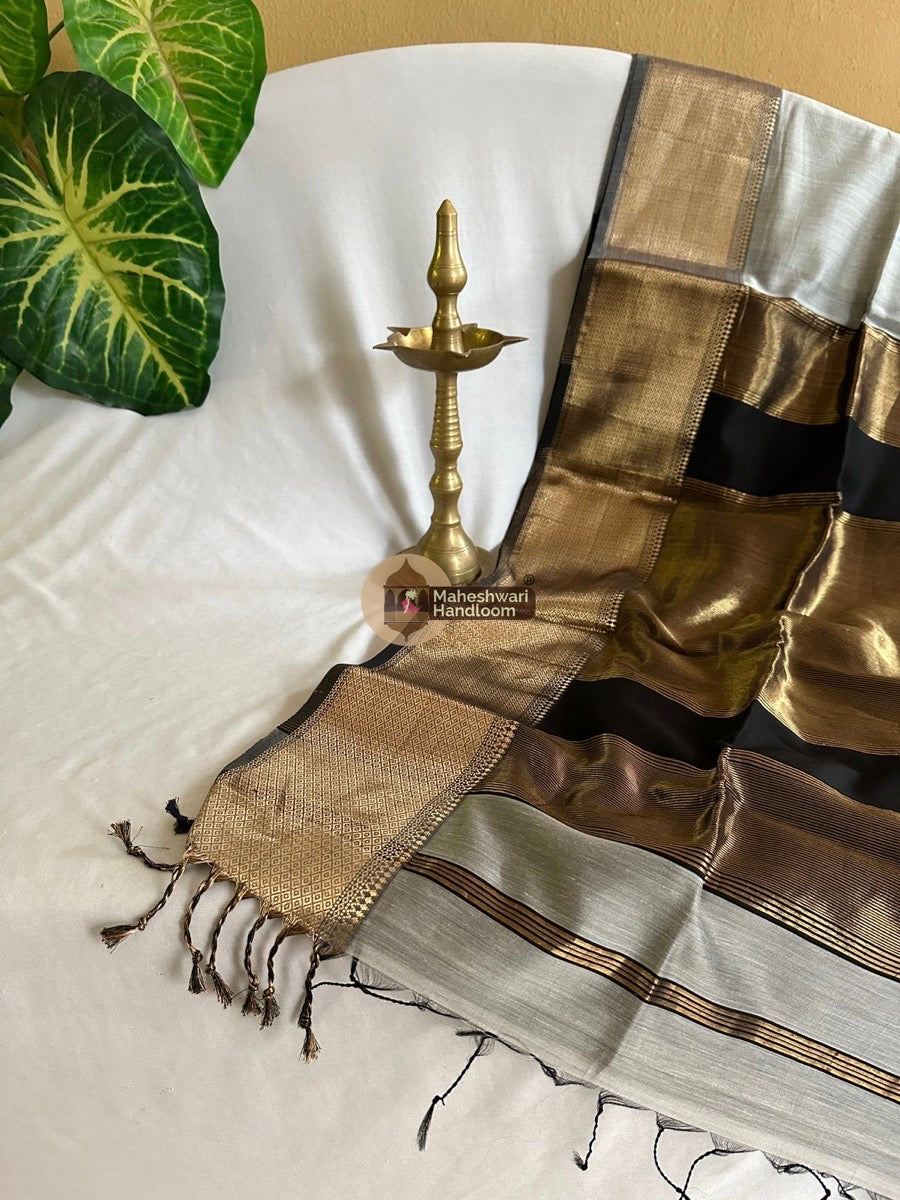 Maheshwari Grey Zari Skirt Saree 02