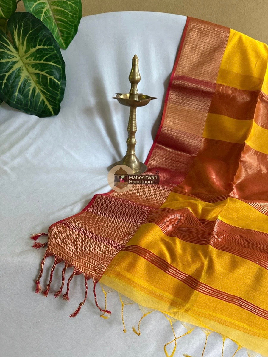 Maheshwari Golden Yellow Zari Skirt Saree 019