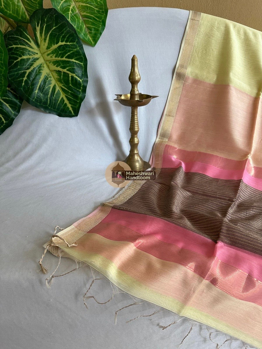 Maheshwari Light Yellow Gicha Weaving Saree 010