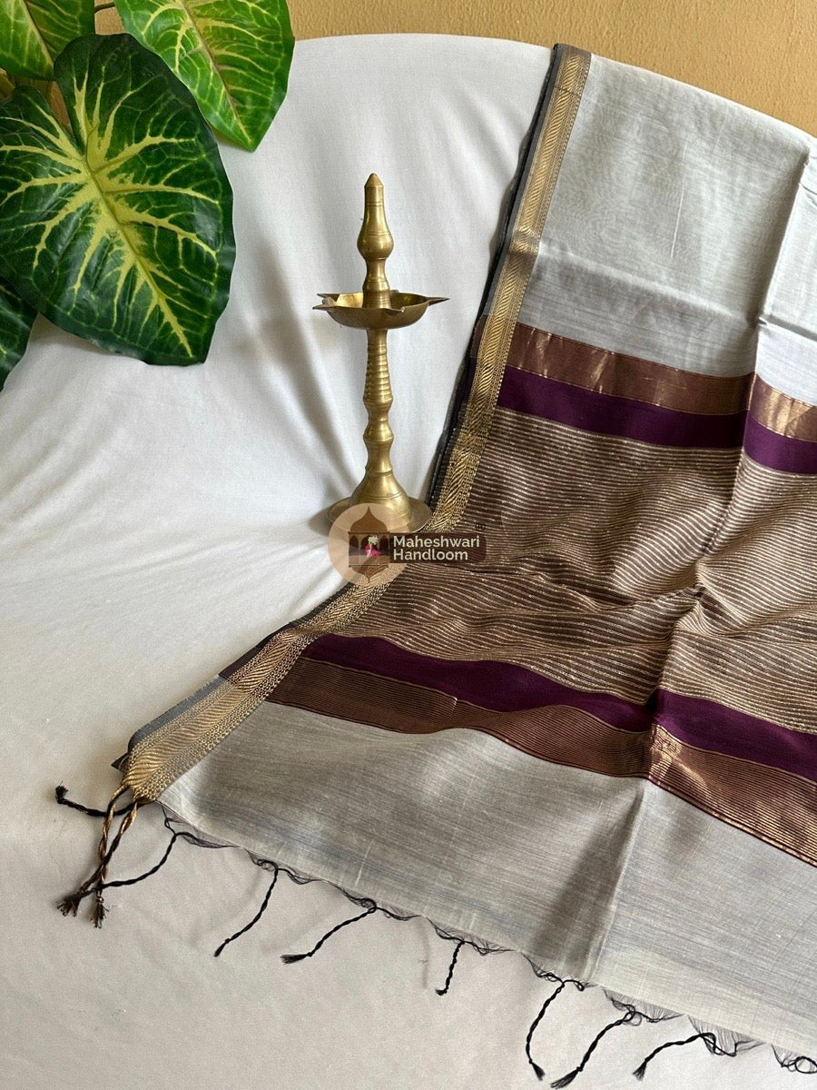 Maheshwari Grey Gicha Weaving Saree 013