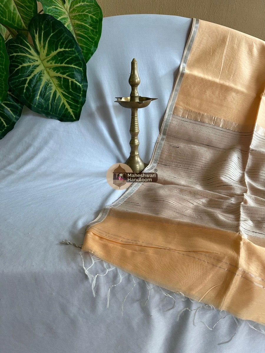 Maheshwari Peach Gicha Weaving Saree 04