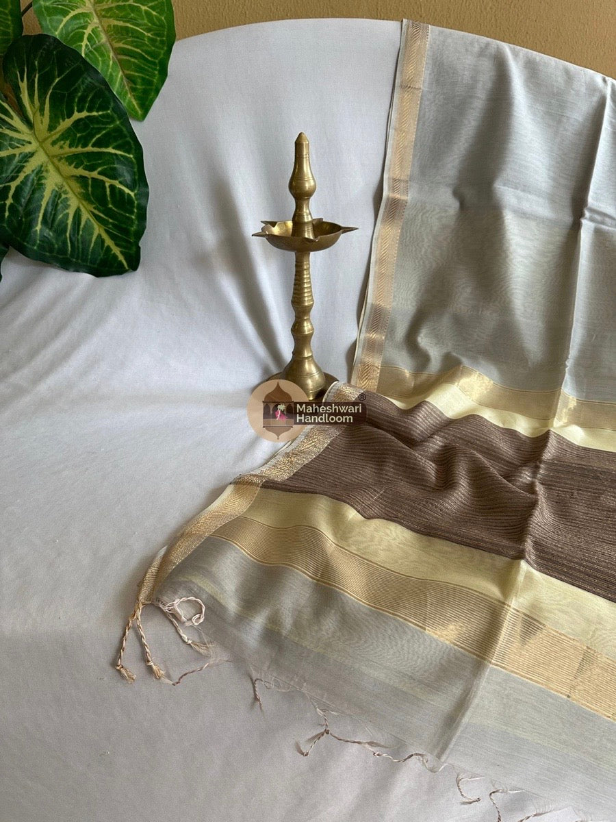 Maheshwari Grey Gicha Weaving Saree 019