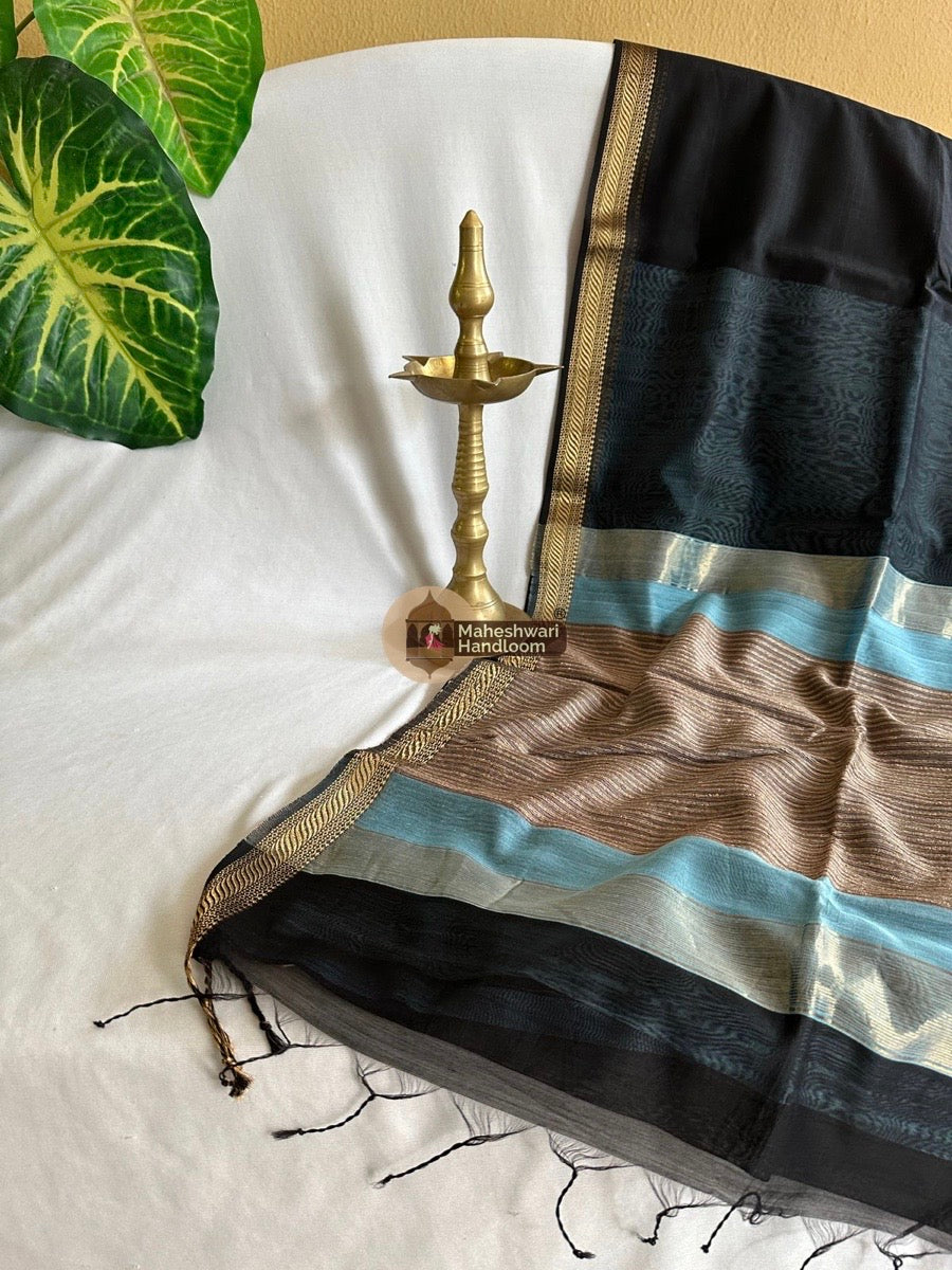 Maheshwari Black Gicha Weaving Saree 01