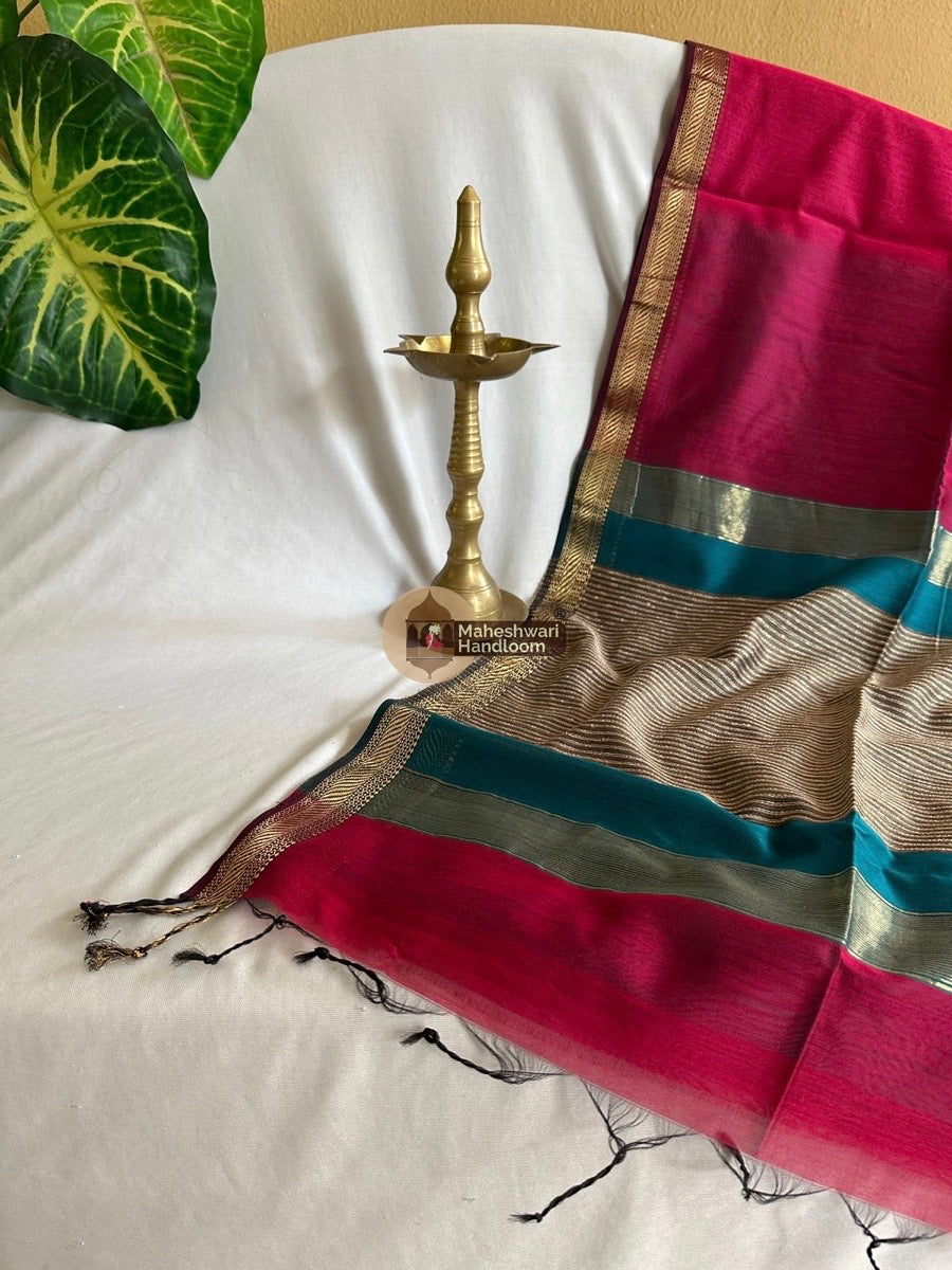 Maheshwari Magenta Gicha Weaving Saree 02