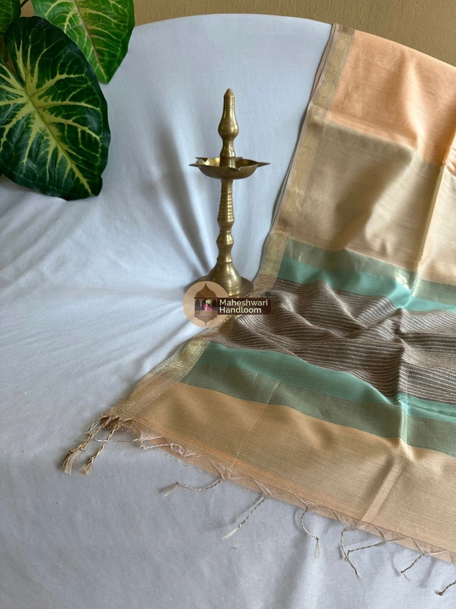 Maheshwari Peach Gicha Weaving Saree 014