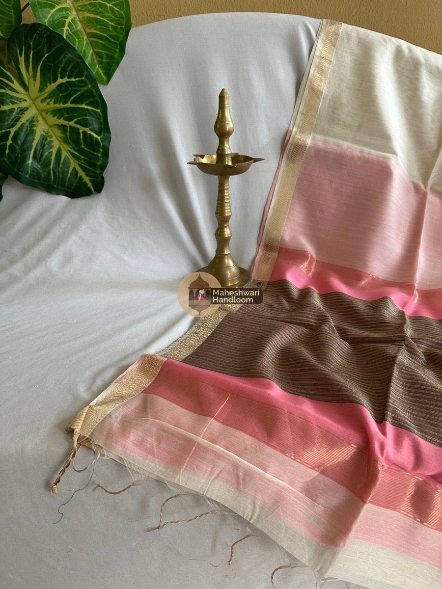 Maheshwari Off White Gicha Weaving Saree 017