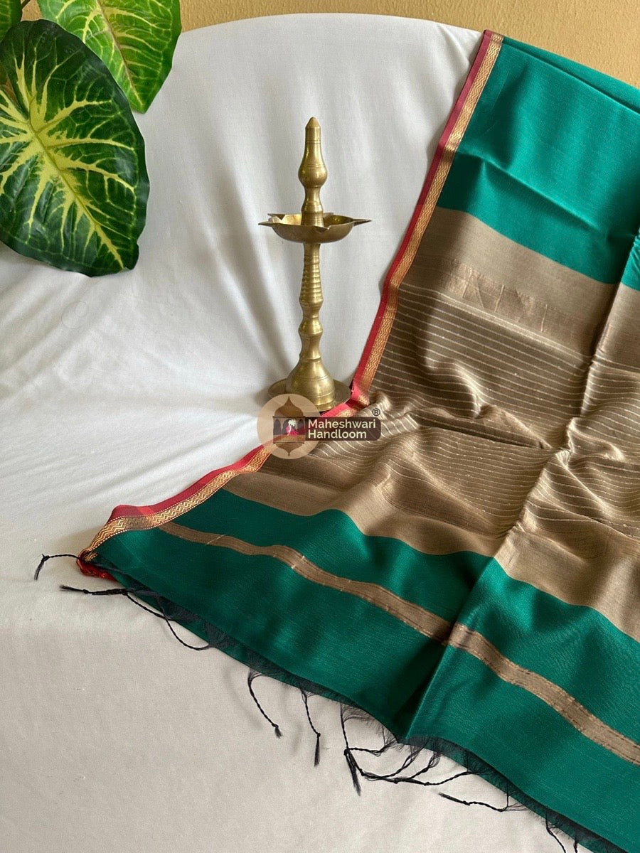 Maheshwari Rama Green Gicha Weaving Saree 011
