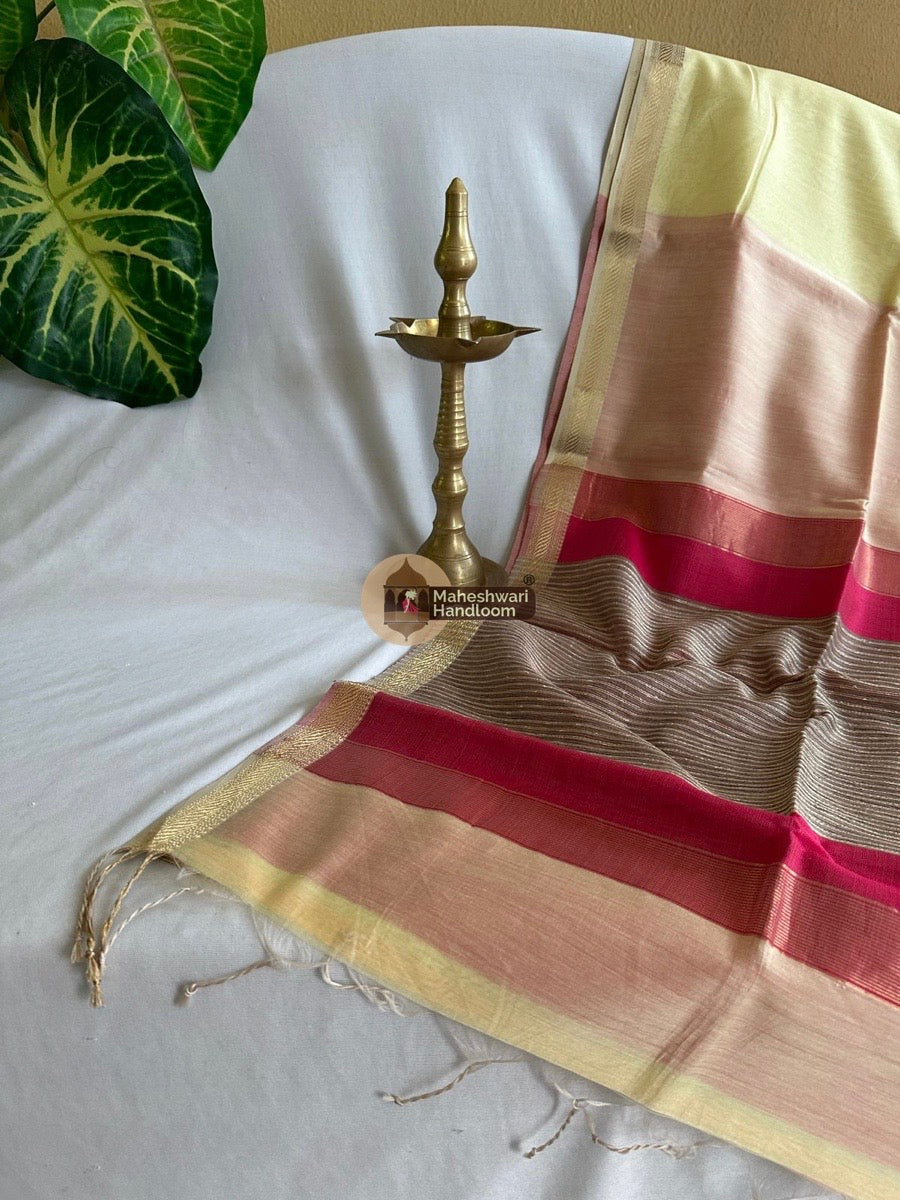 Maheshwari Light Yellow Gicha Weaving Saree 05