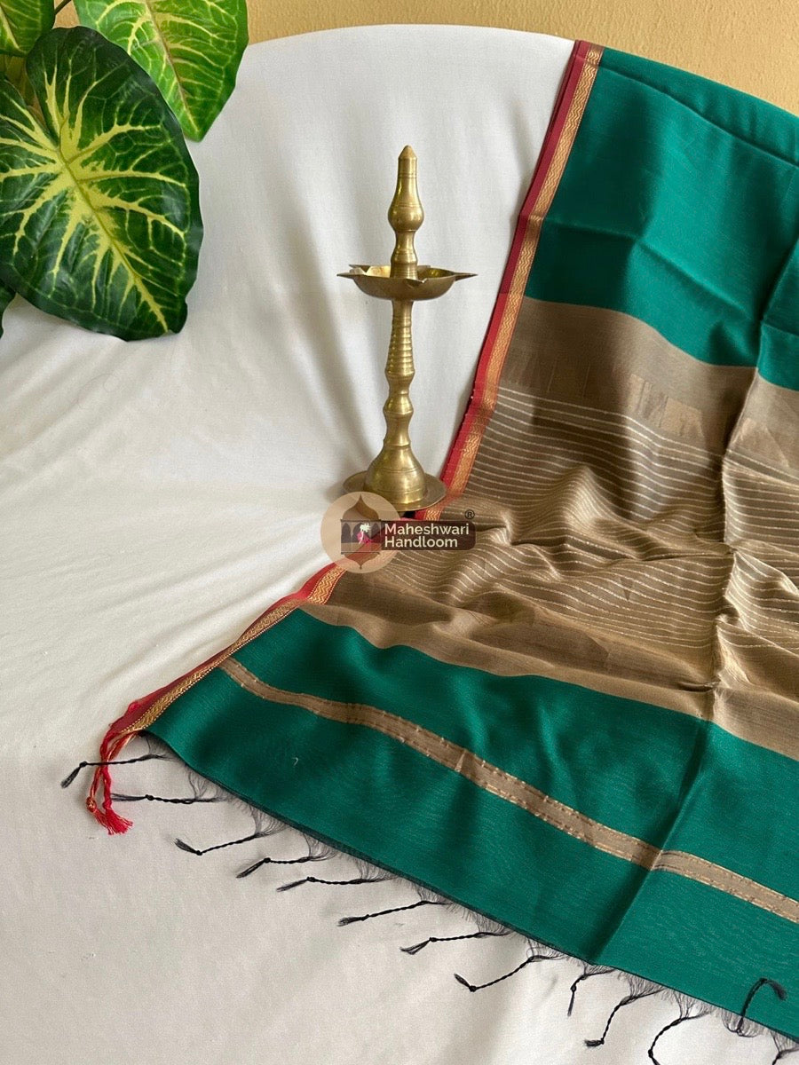 Maheshwari Rama Green Gicha Weaving Saree 07