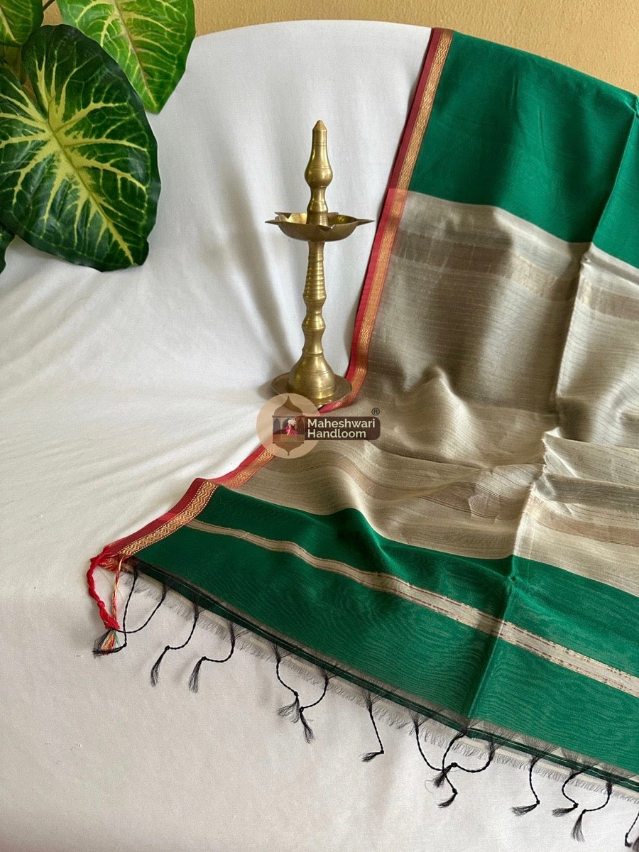 Maheshwari Green Gicha Weaving Saree 03