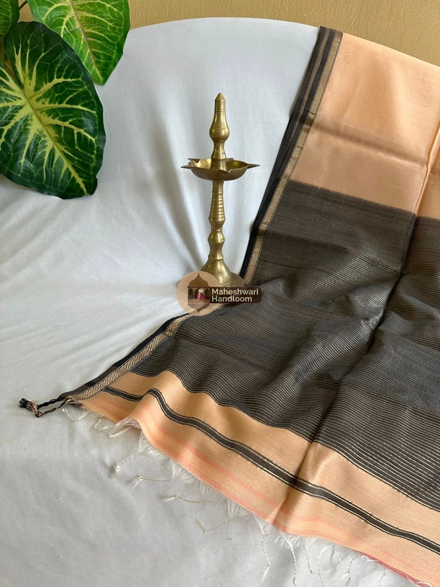 Maheshwari Light Peach Gicha Weaving Saree 012