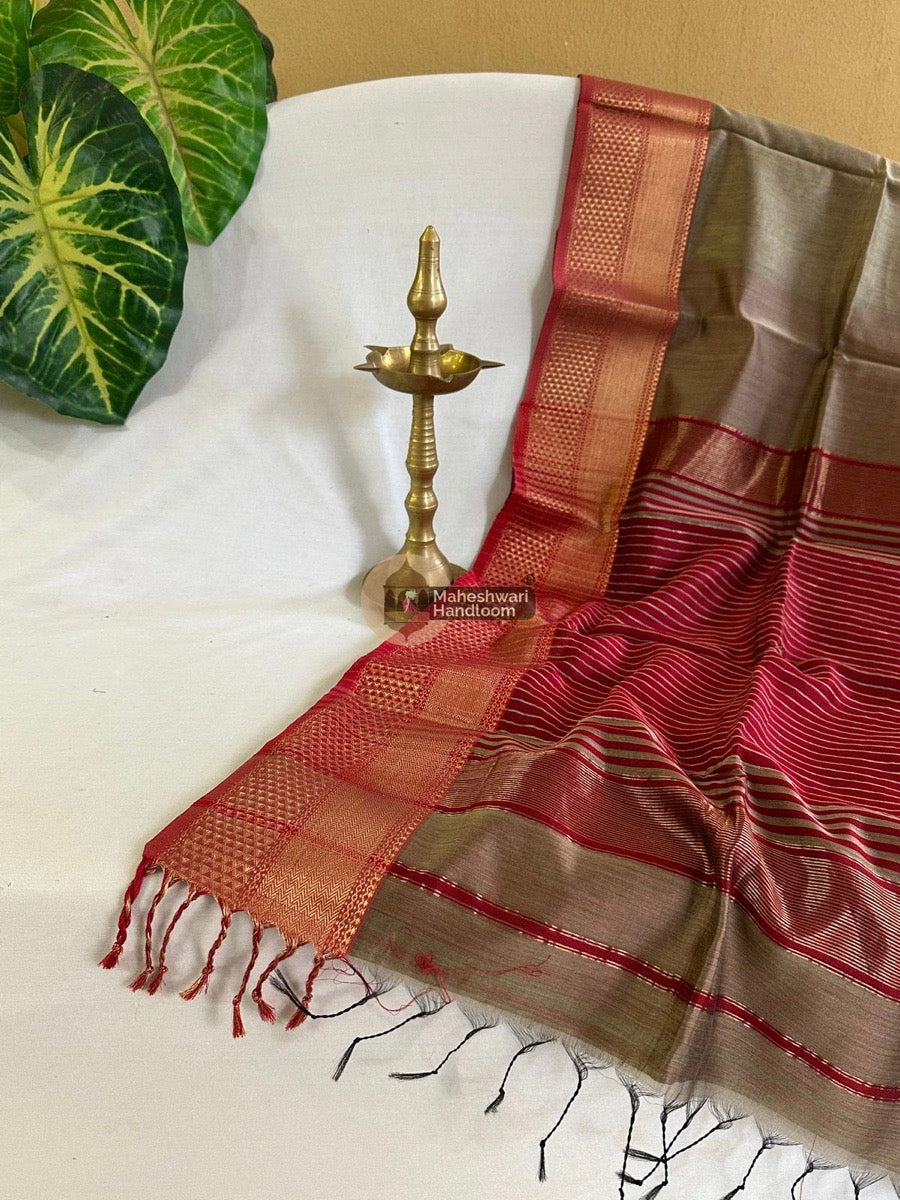 Maheshwari Beige Zari Chatai Border Saree 07