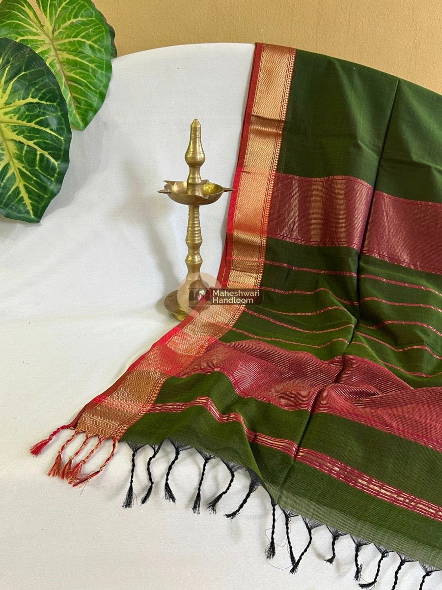 Maheshwari Mehendi Green Zari Chatai Border Saree 08