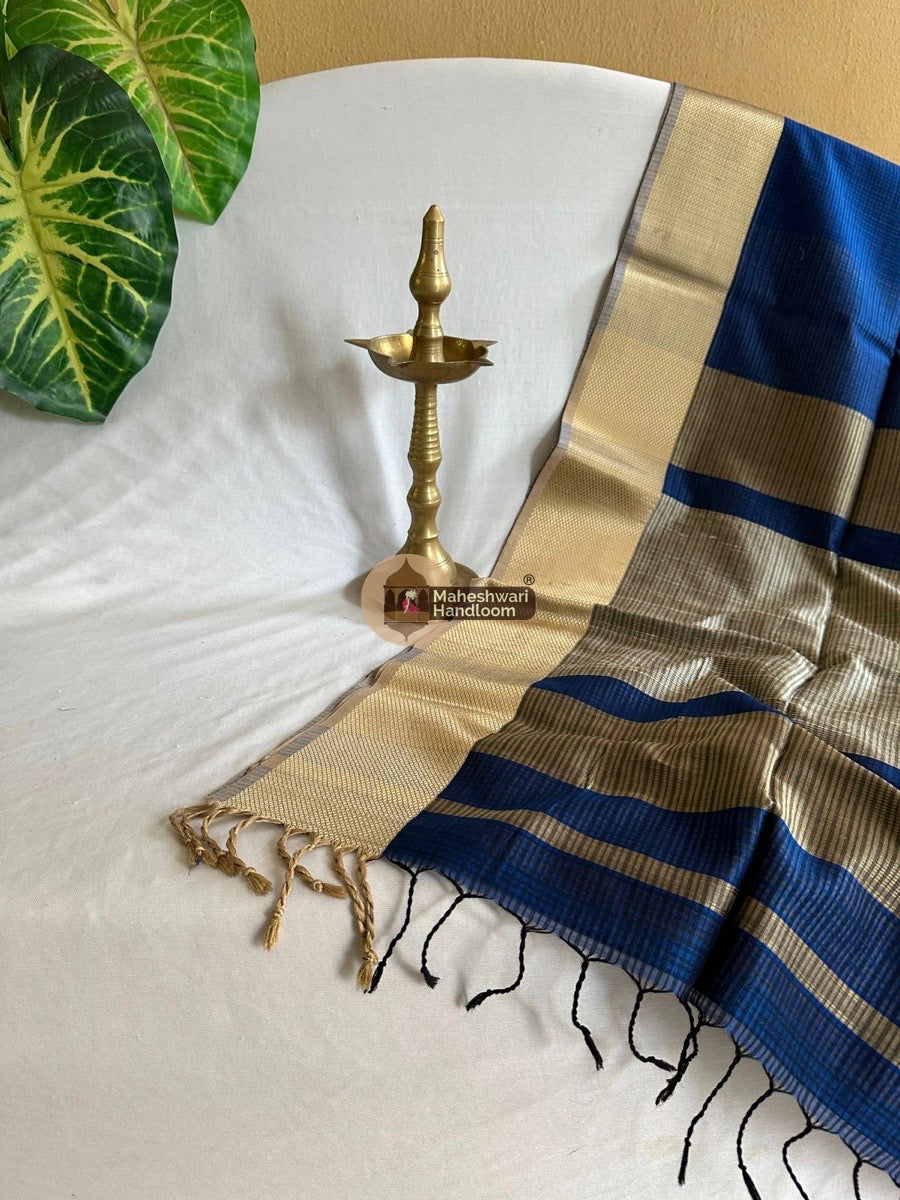 Maheshwari Dark Blue Resham Thread Border Saree 02