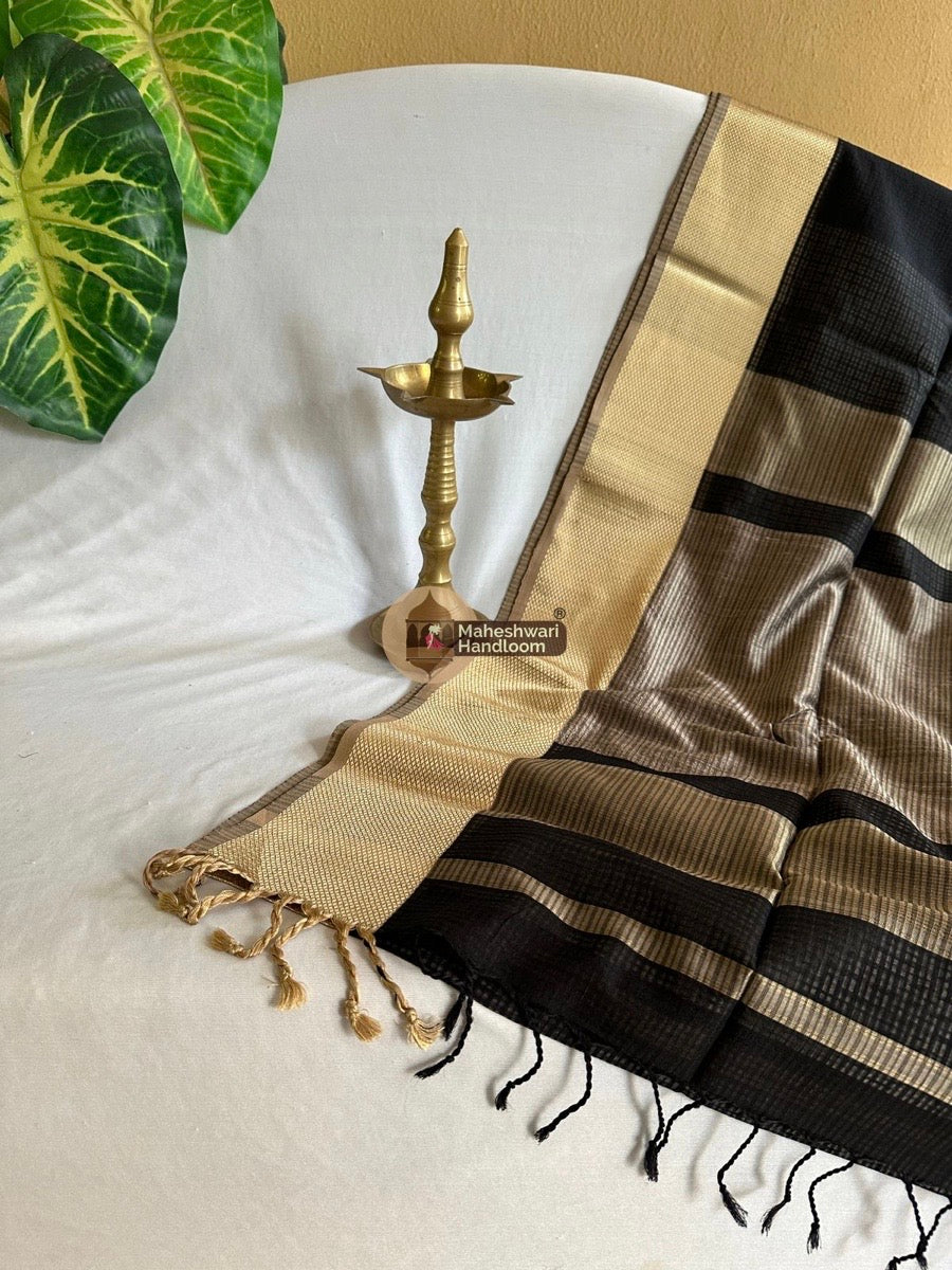 Maheshwari Black Resham Thread Border Saree 03