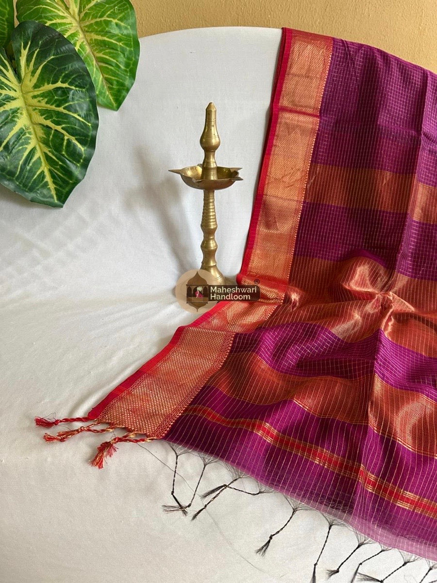 Magenta Zari Checks Saree 0111