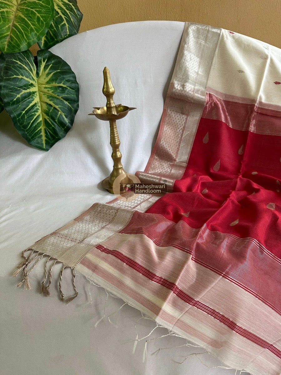 Maheshwari White Silver Zari Buta-Buti Saree 06